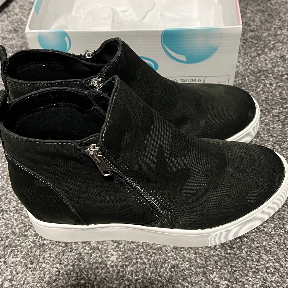 Soda Black and Green Camouflage Wedges - Picture 4 of 14